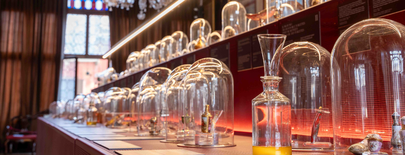 Mostra Viaggio nella storia del profumo. Collezione Storp a Venezia