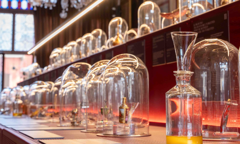 Mostra Viaggio nella storia del profumo. Collezione Storp a Venezia
